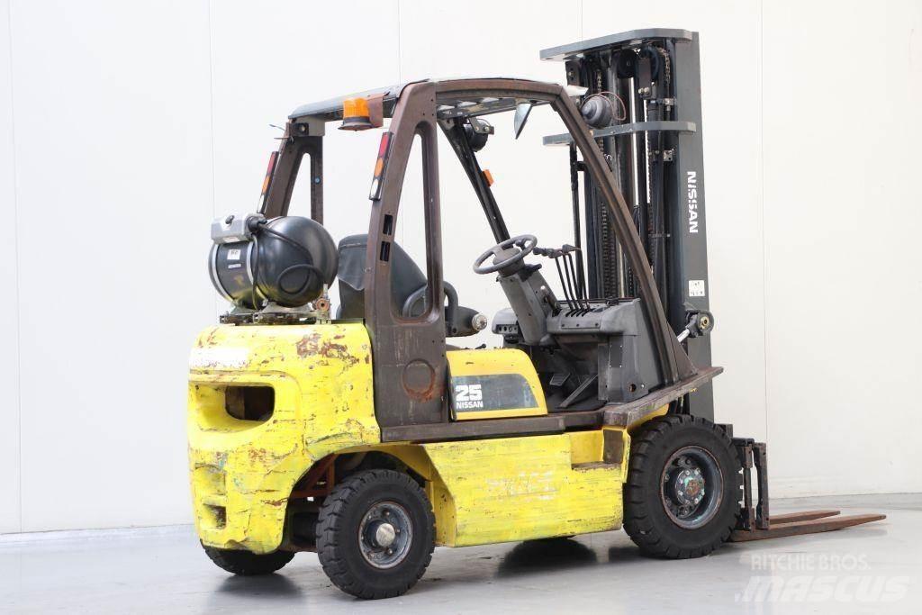 Nissan UD02A25PQ Gasstapler