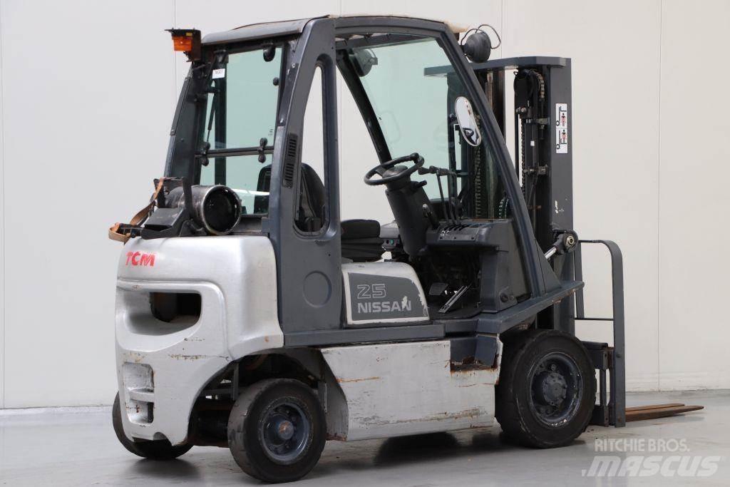 Nissan UD02A25PQ Gasstapler