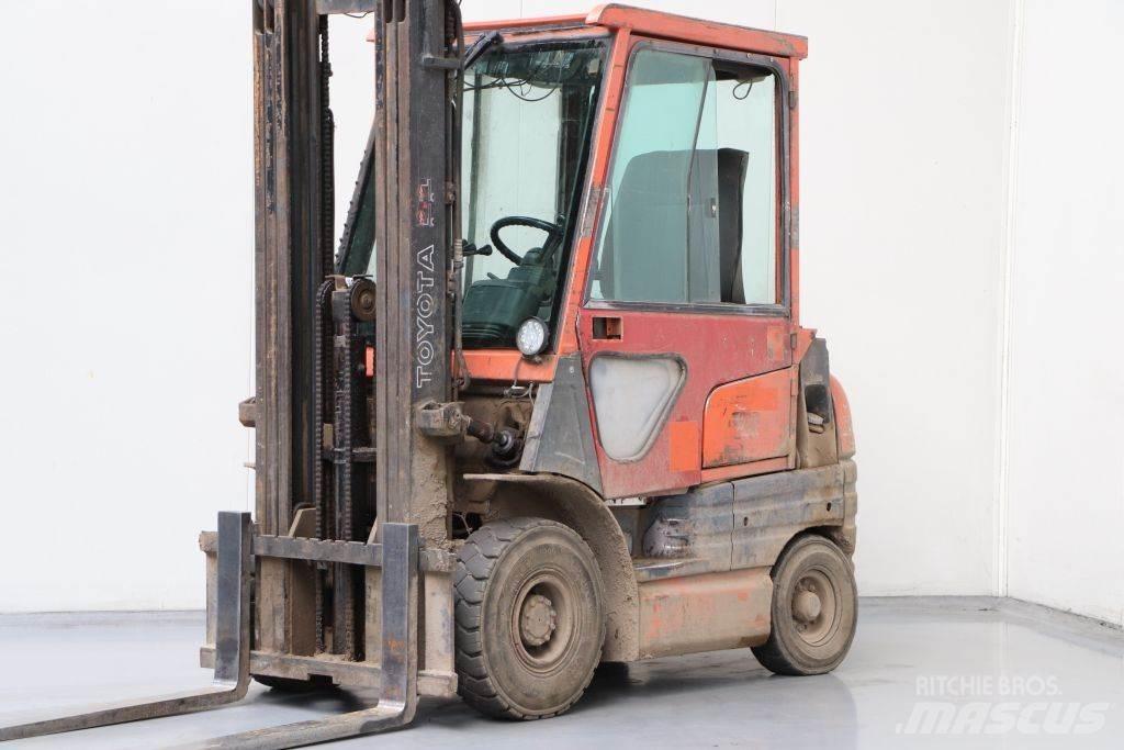 Toyota 02-6FDF18 Dieselstapler
