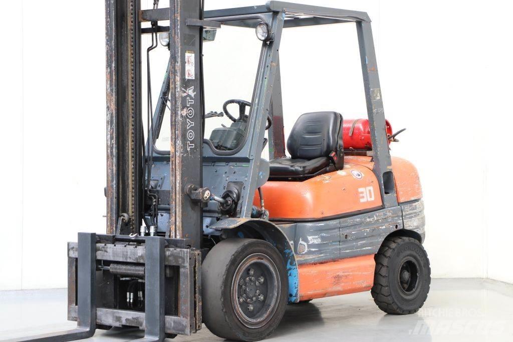 Toyota 02-6FGF30 Gasstapler