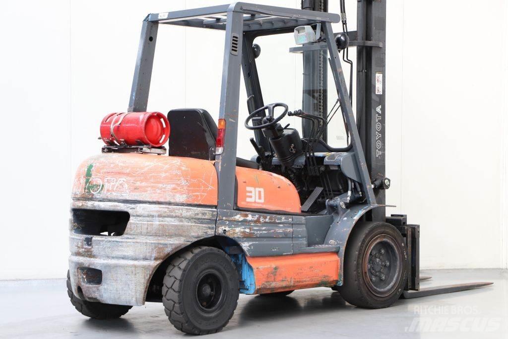 Toyota 02-6FGF30 Gasstapler