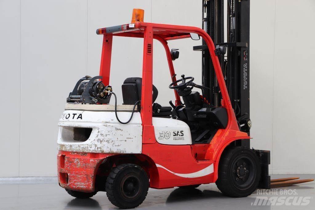 Toyota 02-7FGF30 Gasstapler