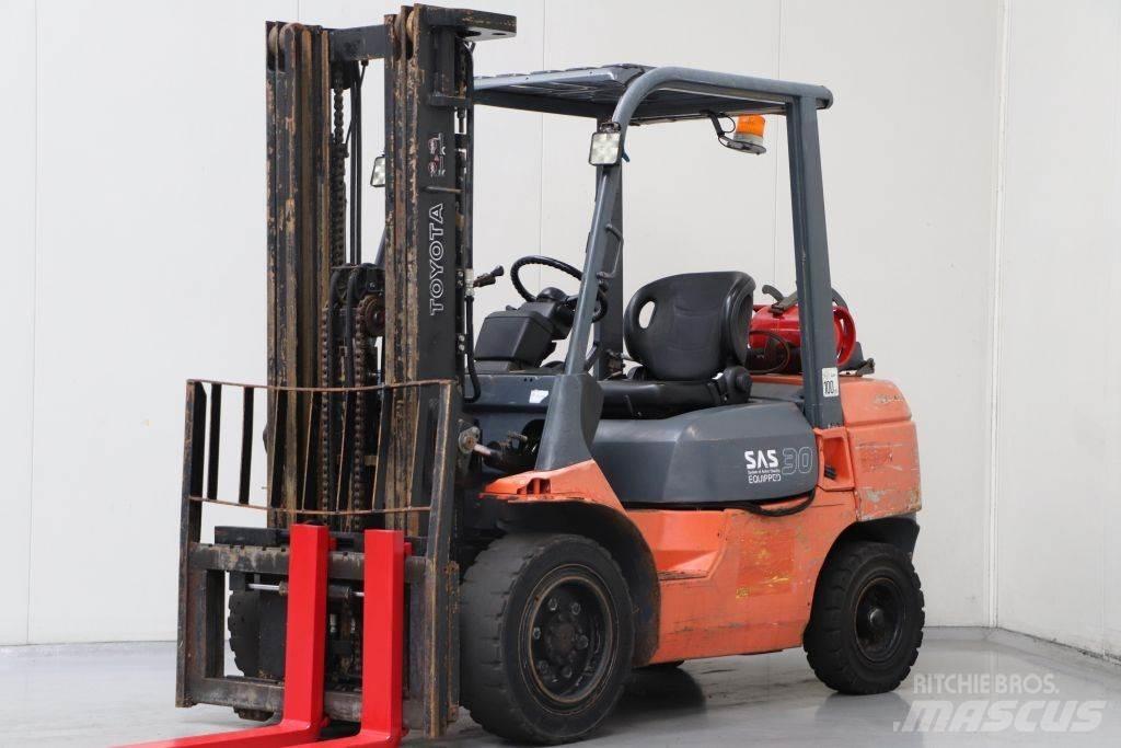 Toyota 02-7FGF30 Gasstapler