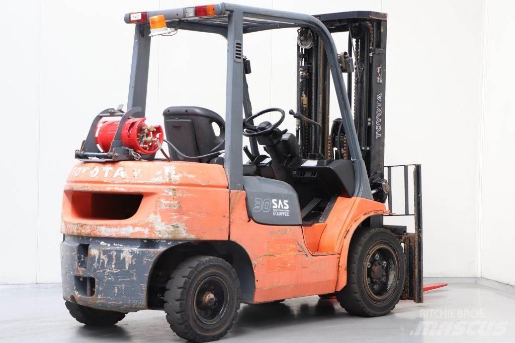 Toyota 02-7FGF30 Gasstapler
