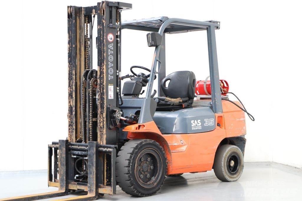 Toyota 02-7FGJF35 Gasstapler