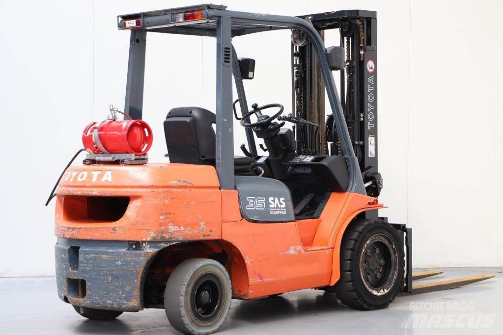Toyota 02-7FGJF35 Gasstapler