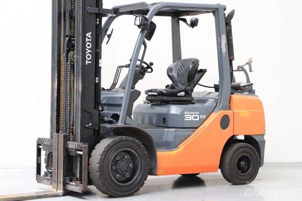 Toyota 02-8FGF30 Gasstapler