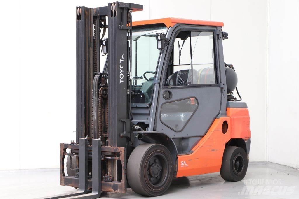 Toyota 02-8FGF30 Gasstapler