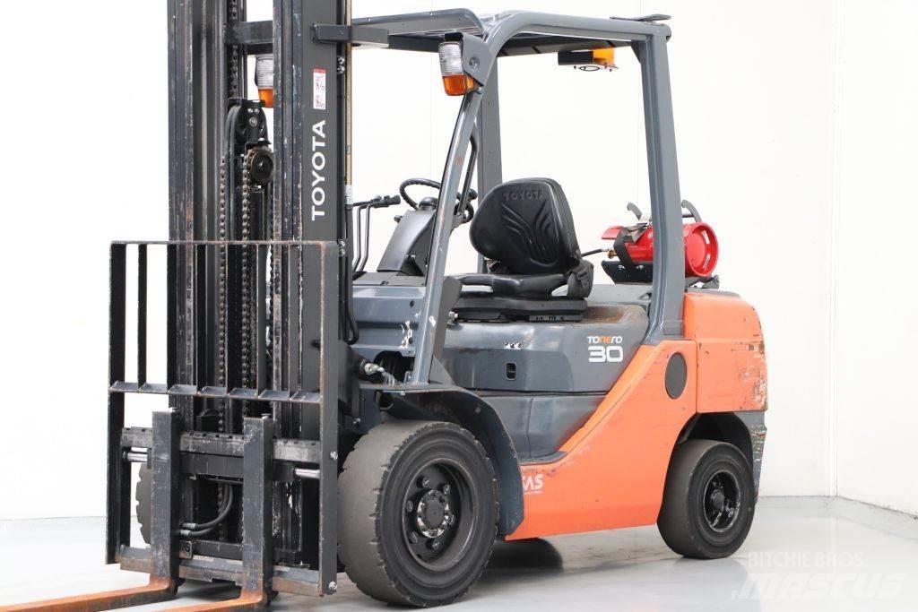 Toyota 02-8FGF30 Gasstapler