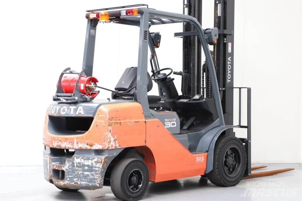 Toyota 02-8FGF30 Gasstapler