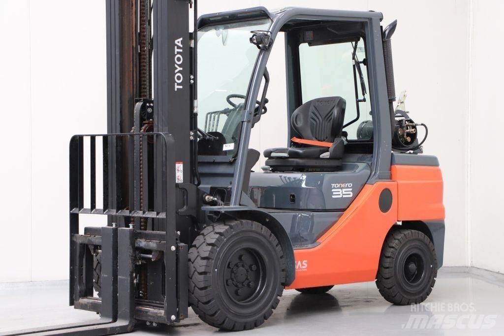 Toyota 02-8FGJF35 Gasstapler