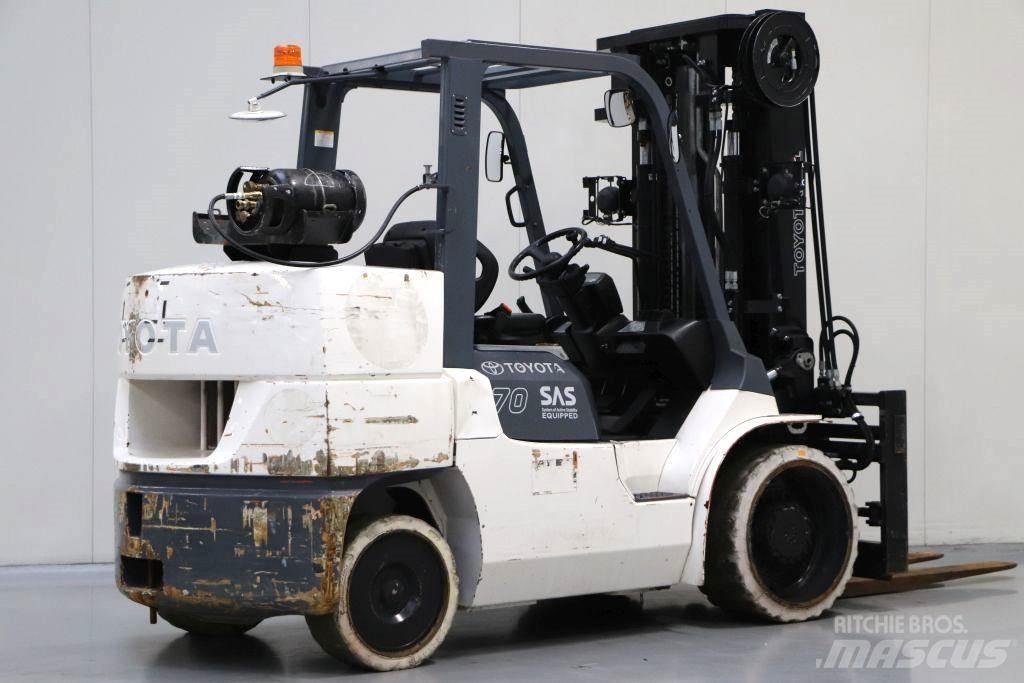 Toyota 7FGCU70 Gasstapler