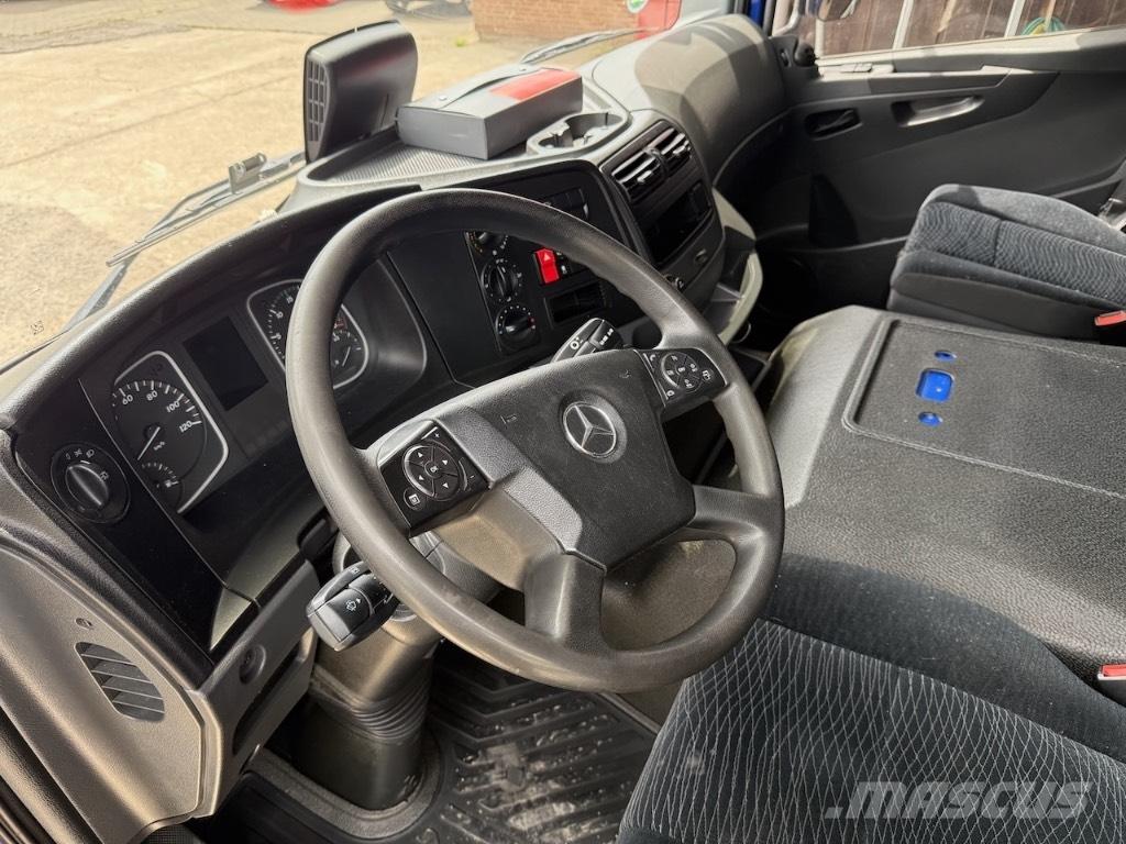 Mercedes-Benz 1630L Pritschenwagen/Pritschenwagen mit Seitenklappe