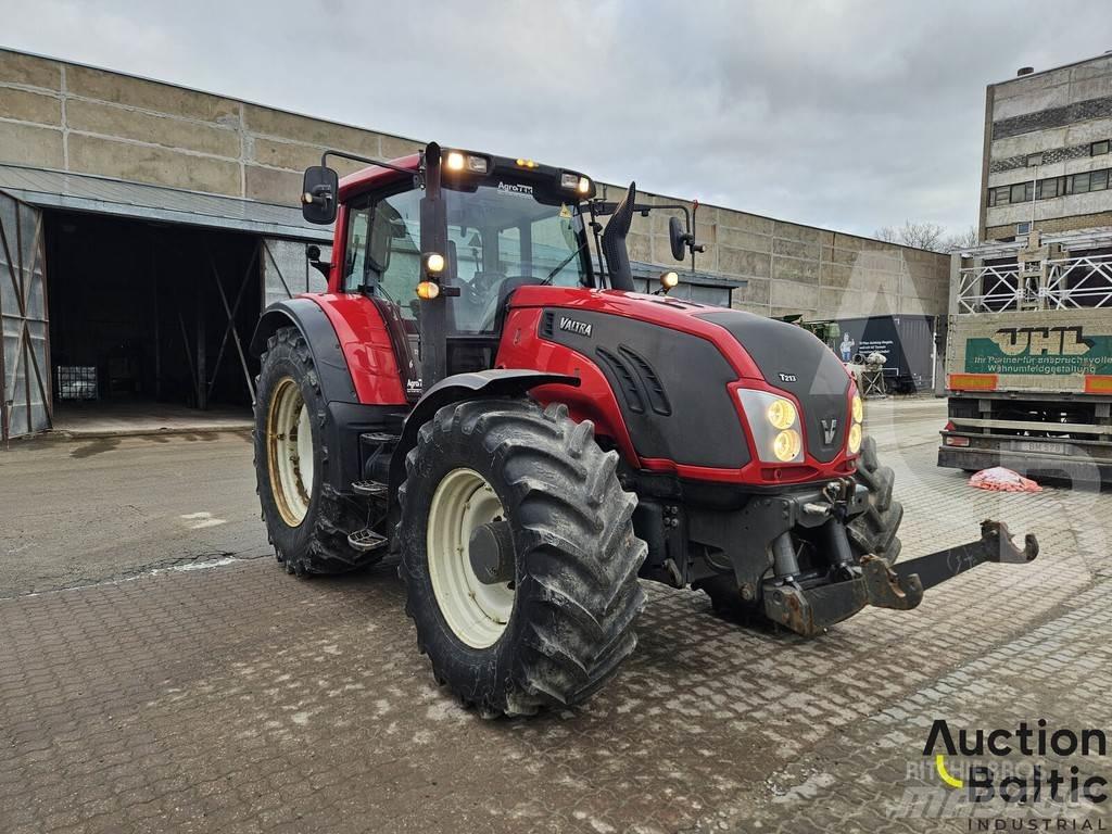 Valtra T213V Traktoren