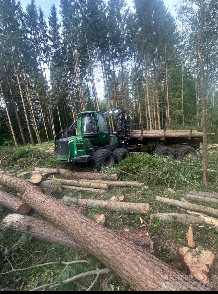 John Deere 1110 E Forwarder