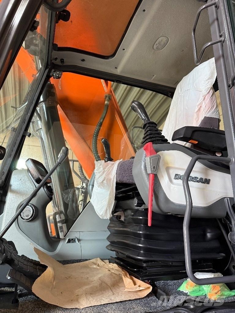  Dossan DX225Lc-5 Raupenbagger