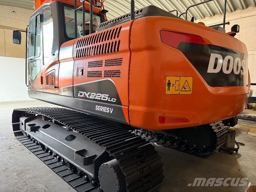  Dossan DX225Lc-5 Raupenbagger