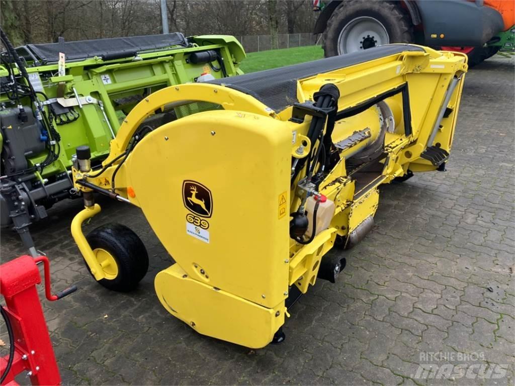 John Deere 8300i Feldhäcksler