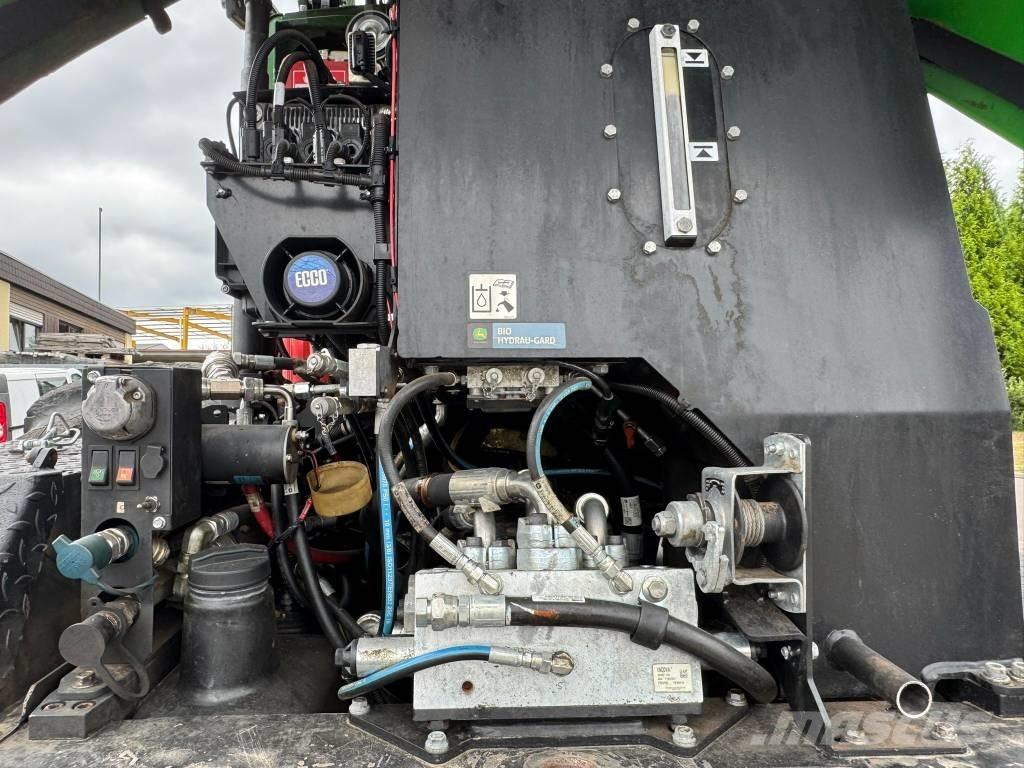 John Deere 1470 G Harvester