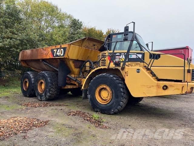 CAT 740 Dumper - Knickgelenk