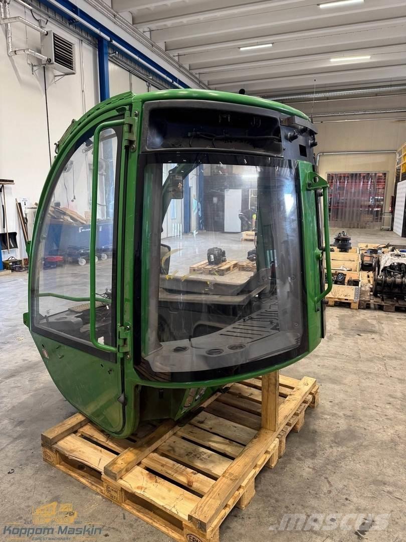John Deere 1210E Kabinen