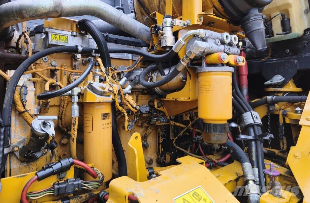 CAT 730 Dumper - Knickgelenk