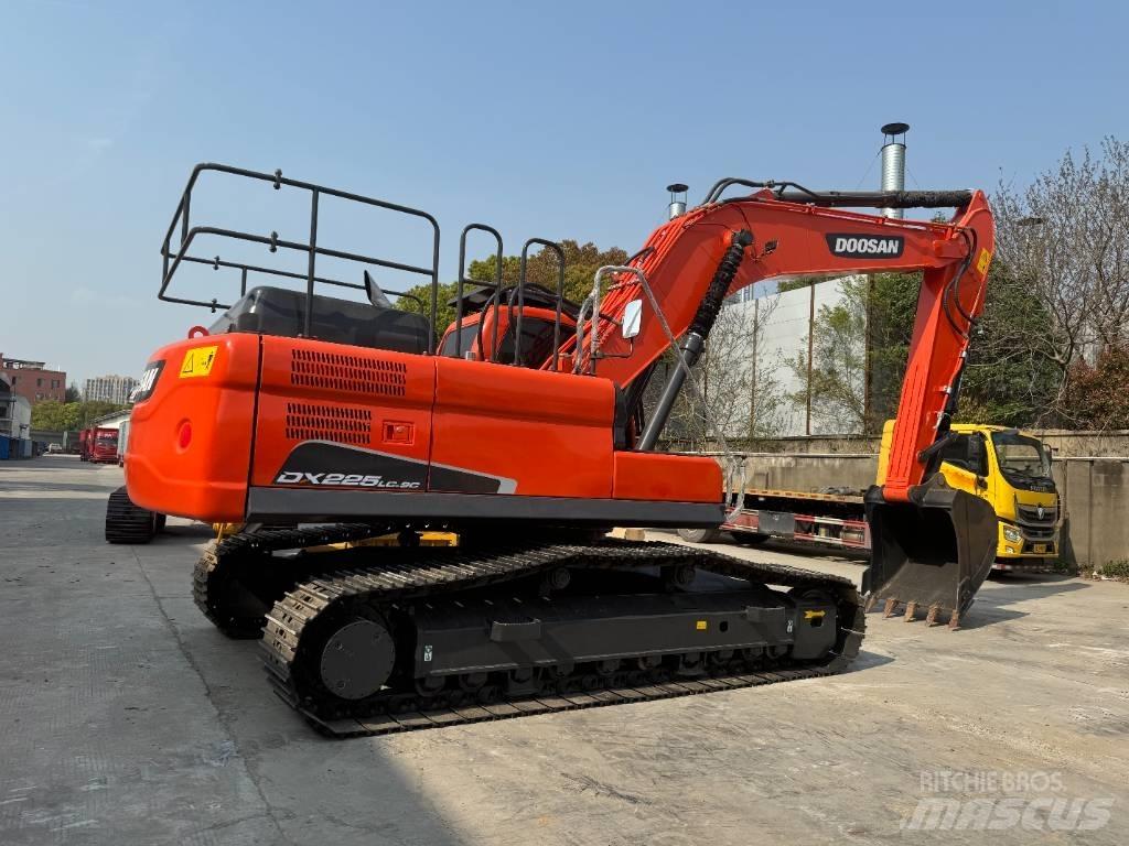 Doosan DX 225 LCA Raupenbagger