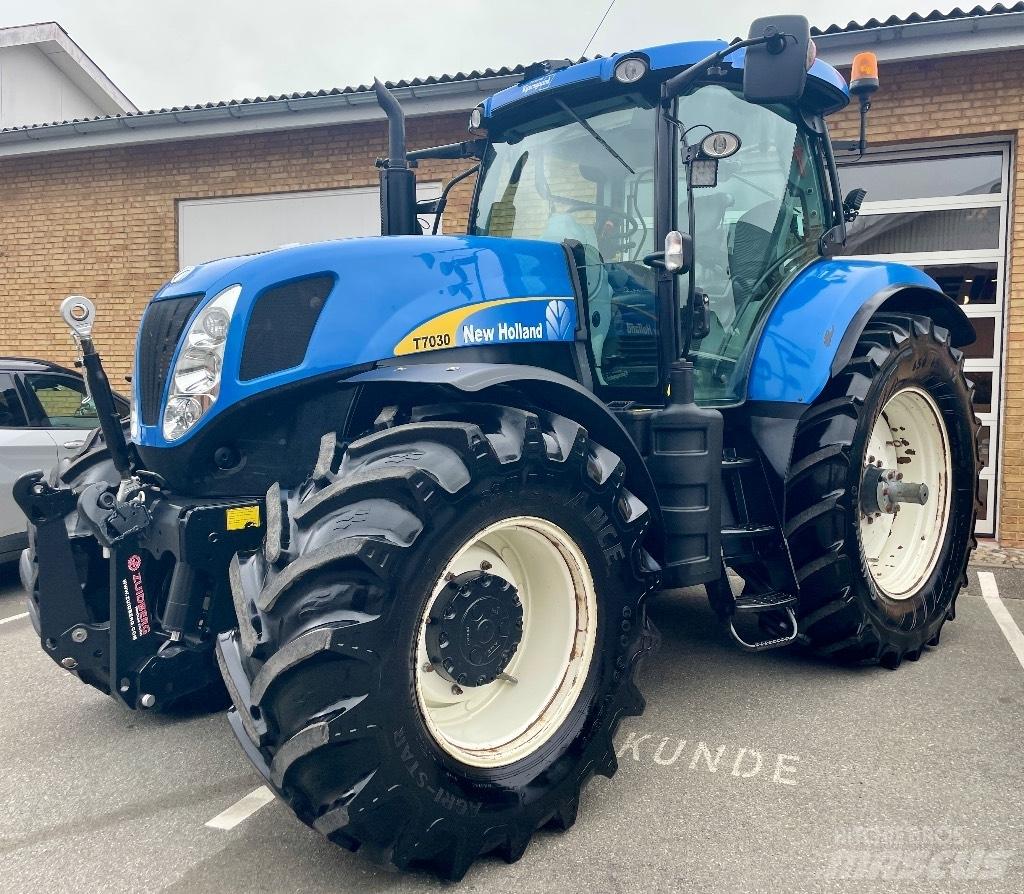 New Holland T 7030 Traktoren