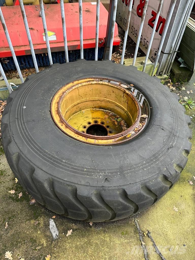 Komatsu WA200 Radlader