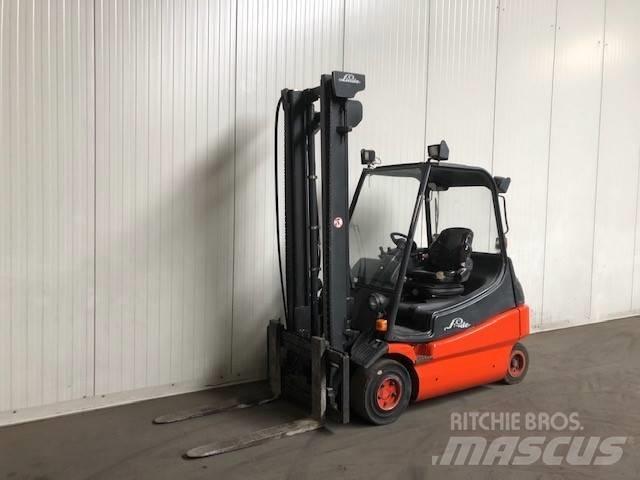 Linde E25-02 Elektrostapler