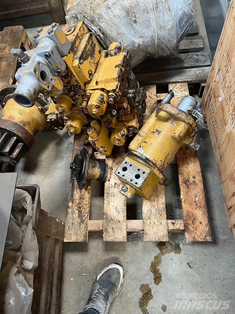 CAT 213 B LC valve Raupenbagger