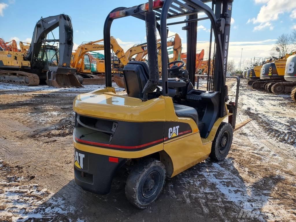 CAT DP 25 N Dieselstapler