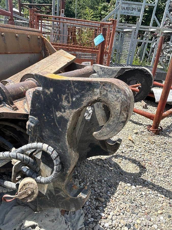 Mecalac 15MWR Schaufeln