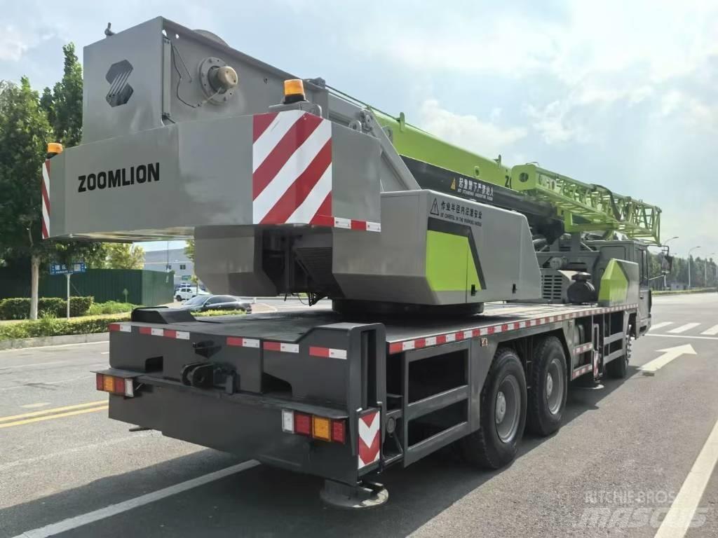 Zoomlion ZCT 251 V Fahrstühle, Seilwinden und Bauaufzüge
