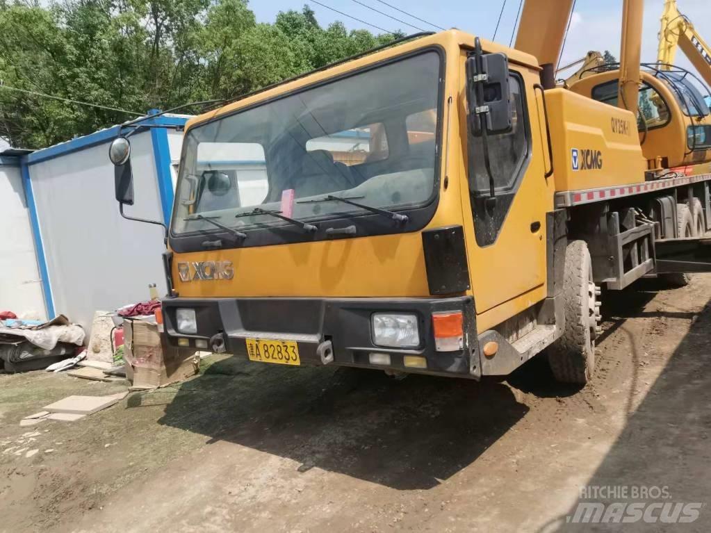 XCMG QY25K All-Terrain-Krane