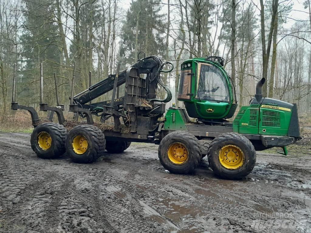 John Deere 1110 E Forwarder