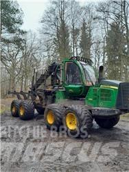 John Deere 1110 E Forwarder