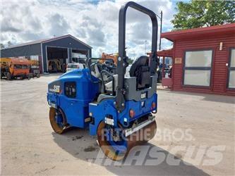 CAT CB 22B Tandemwalzen