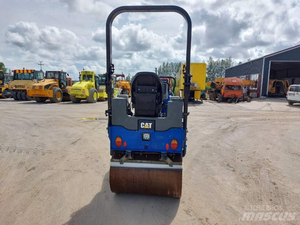 CAT CB 22B Tandemwalzen