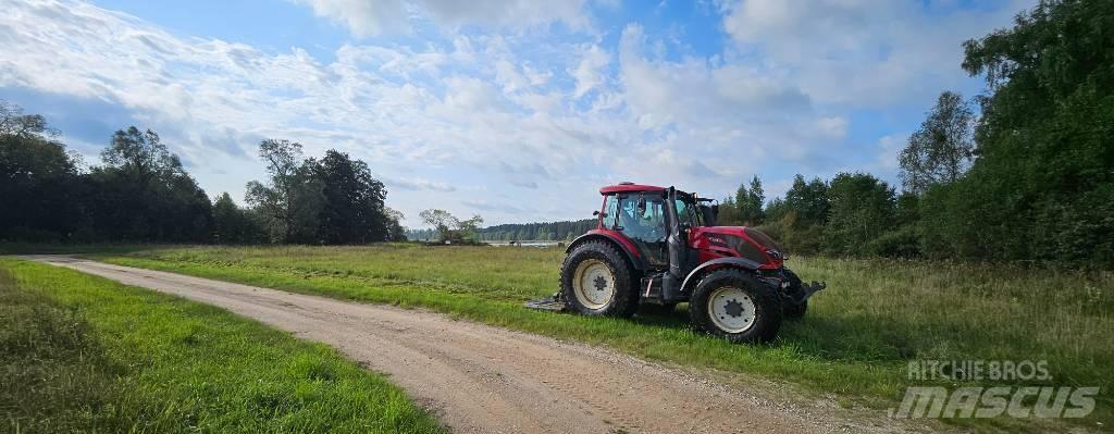 Valtra N154 Traktoren