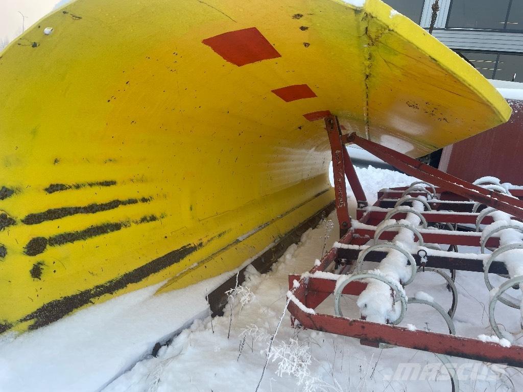 Rote 360 Alueaura Schneeschilde und -pflüge