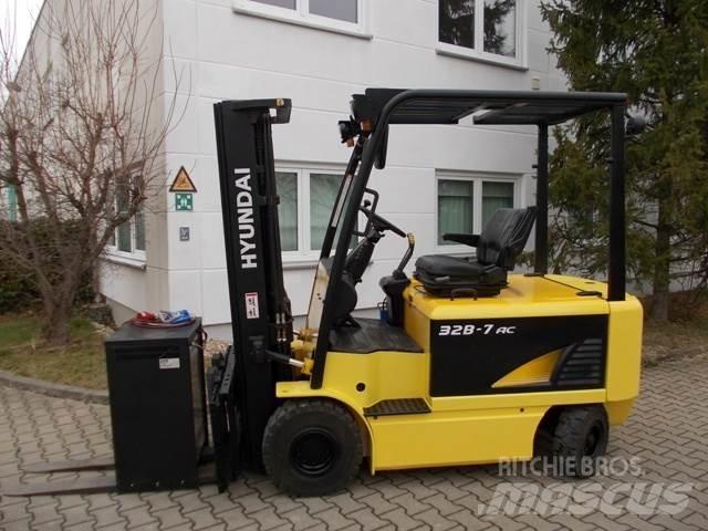 Hyundai 32 B-7 Elektrostapler