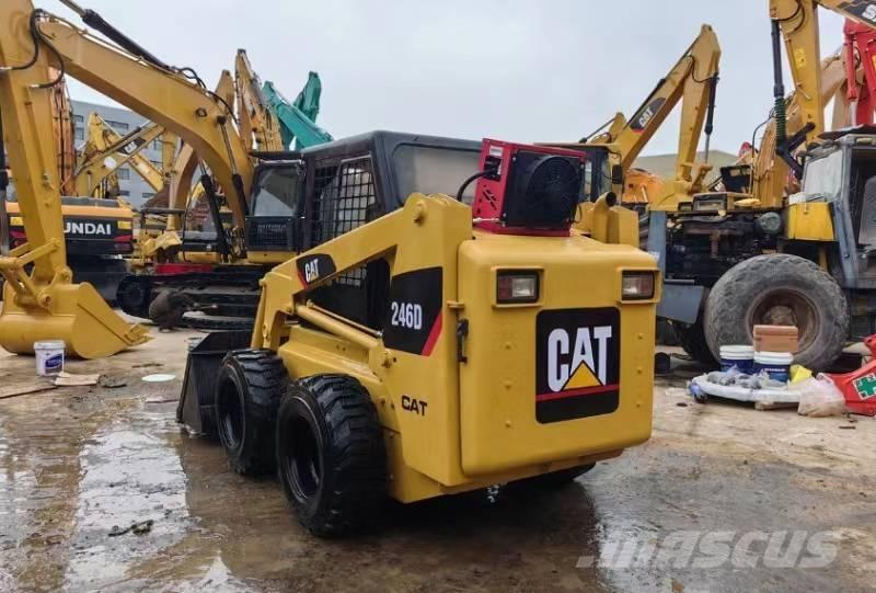 CAT 246D Kompaktlader