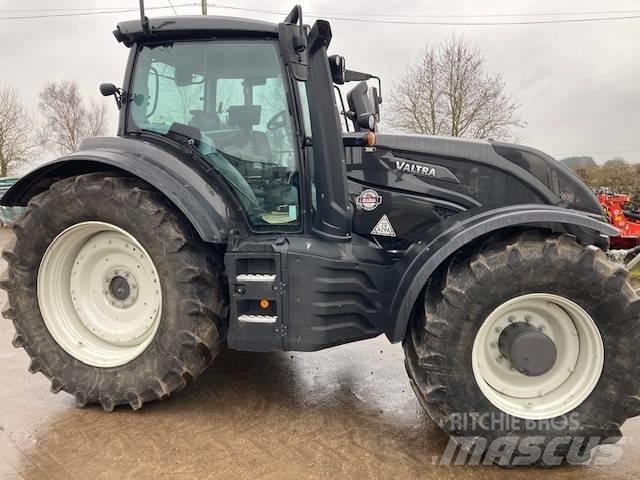 Valtra T214 Versu Traktoren