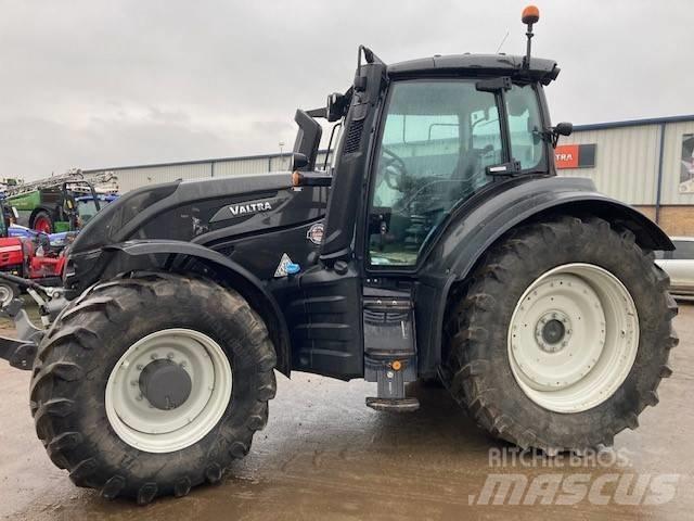 Valtra T214 Versu Traktoren