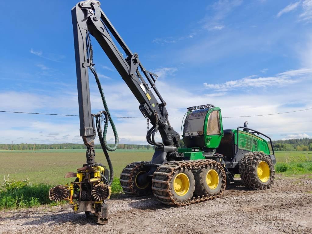 John Deere 1270 G Harvester