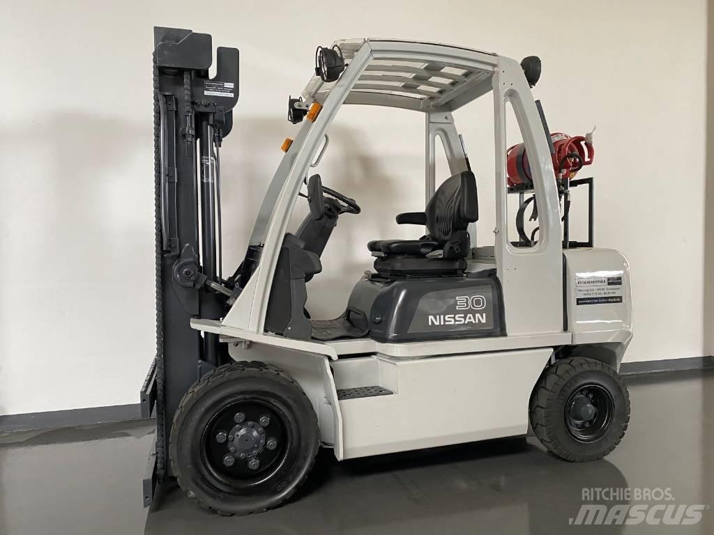 Nissan UG1D2A30LQ Gasstapler