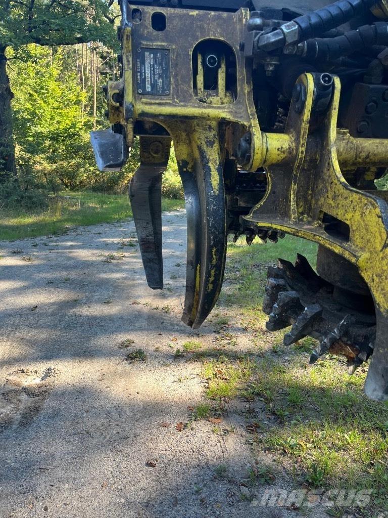 John Deere 1170G Harvester