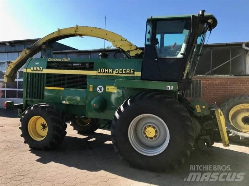 John Deere 6650 Feldhäcksler