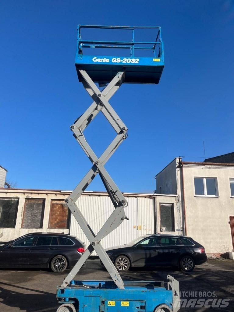 Genie 2032 Scheren-Arbeitsbühnen